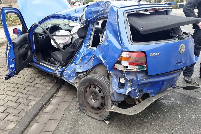 Essen - Autofahrer flüchtet vor Polizeikontrolle