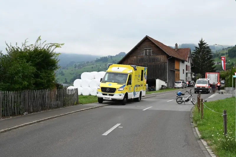Gams SG - Streifkollision zwischen Lastwagen und Mofa