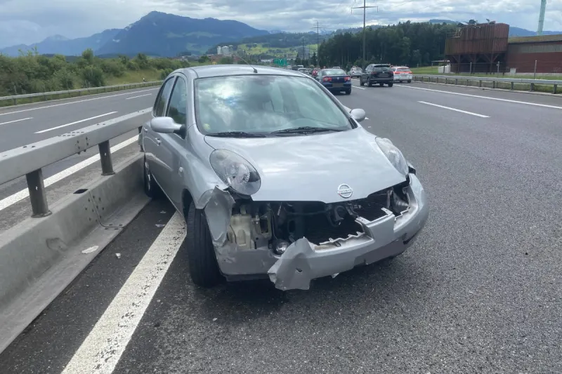 A4 Hünenberg ZG – Auffahrkollision nach Sekundenschlaf