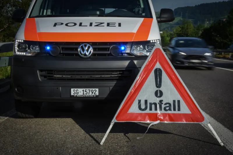 Wil SG – Zeugen nach Unfall zwischen Auto und Lastwagen gesucht