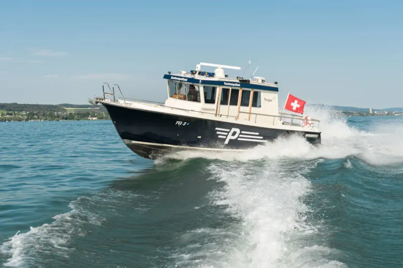 Berlingen TG - Schleppmast löst sich von Motorboot und trifft Frau am Kopf