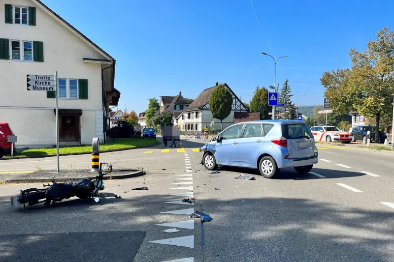 Pfyn TG - Rettungshelikopter fliegt schwerverletzten Motorradfahrer ins Spital