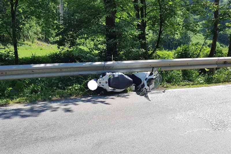 Mösel - Mann stürzte mit Motorrad und fiel in Fluss