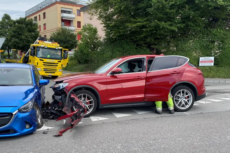 Cham ZG – Mann bei heftiger Kollision verletzt