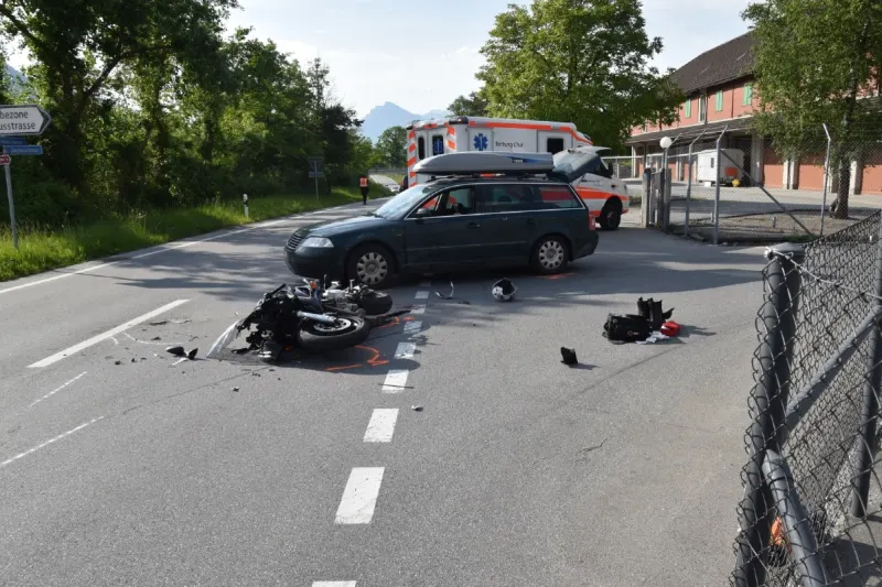 Malans GR - Verkehrsunfall zwischen Auto und Motorrad