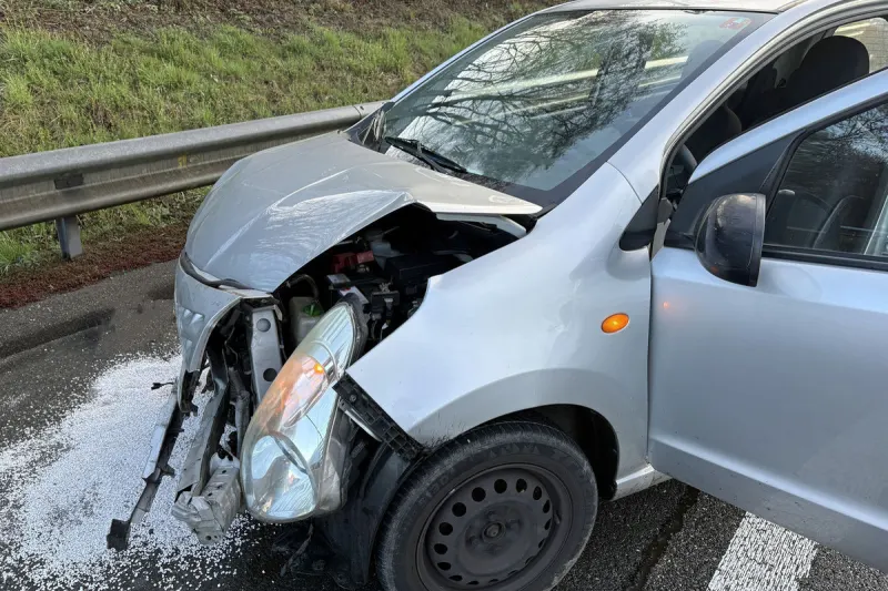 A2 Dagmersellen – Auto kollidiert bei Unfall mit Leitplanke