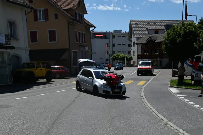 Benken SG – Zusammenprall zwischen Auto und Motorrad