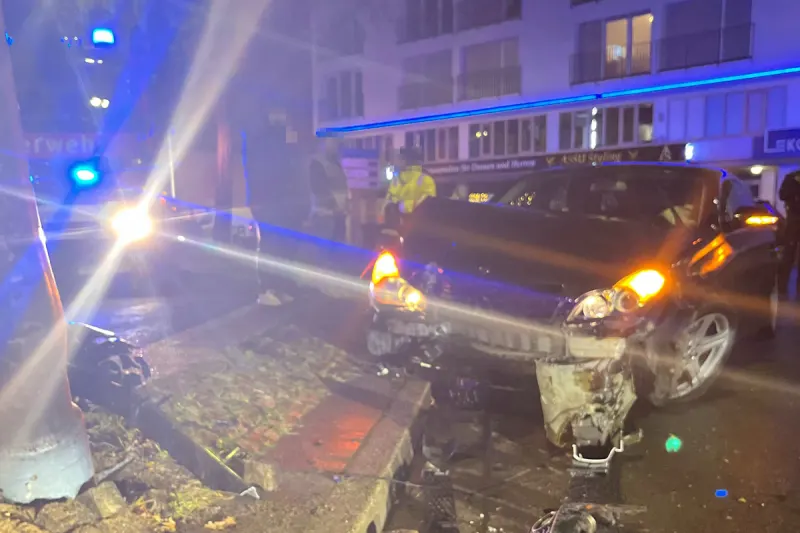Gelsenkirchen NW – Mercedes verursacht Unfall durch überhöhte Geschwindigkeit