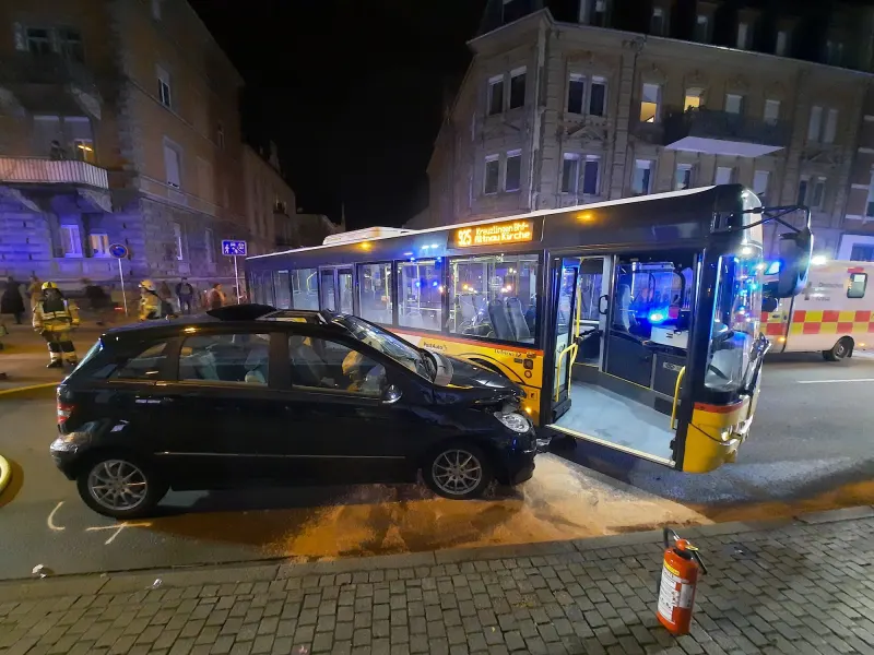 Konstanz – PKW kollidiert mit Bus