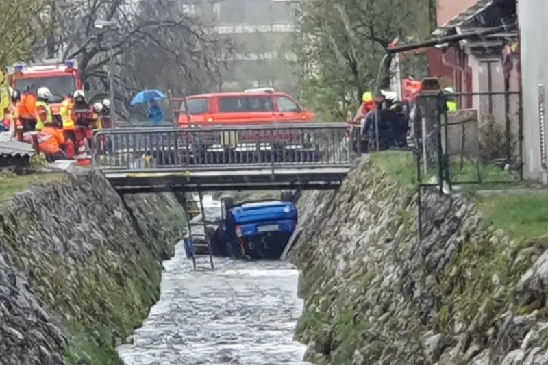 Niederurnen GL - Drei Personen nach Selbstunfall verletzt