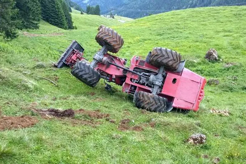 Leogang - Mann bei Traktor-überschlag schwer verletzt