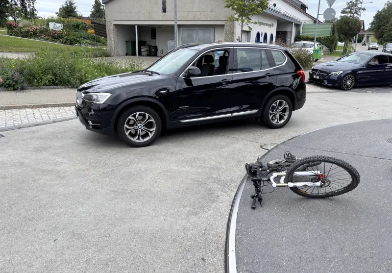 Unfall am Kreisel in Wittenbach SG – Velofahrerin verletzt