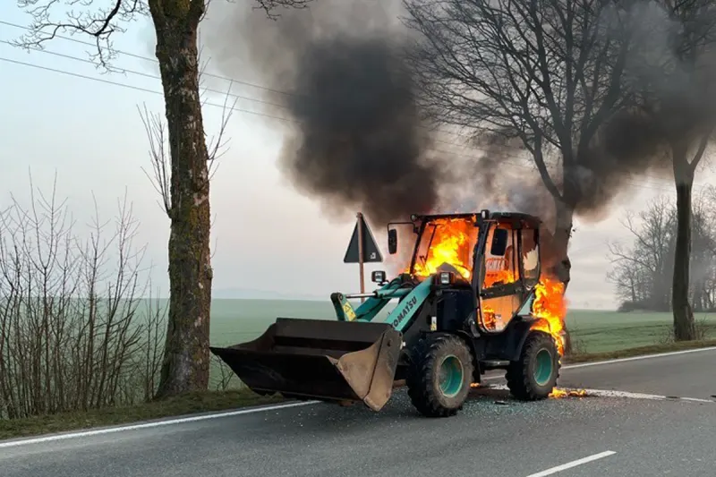 Warburg – Radlader brennt während der Fahrt