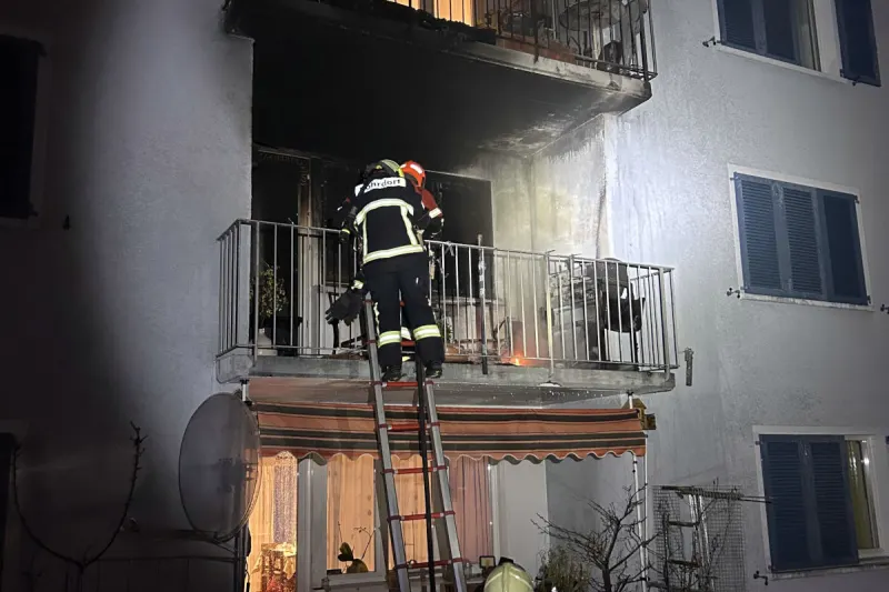 Niederrohrdorf AG – Balkon eines Mehrfamilienhauses in Brand