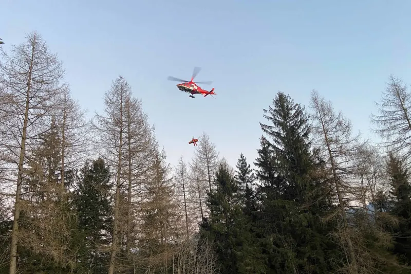 Stadt Zug  – Verunfallten Velofahrer mit Seilwinde gerettet
