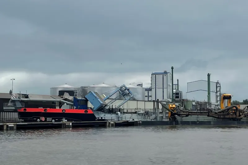 Brake NI – Unfall von Schiff im Hafen