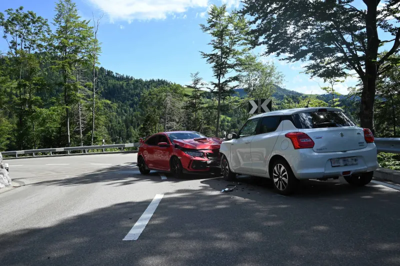 Mühlrüti SG – Unfall zwischen zwei Autos