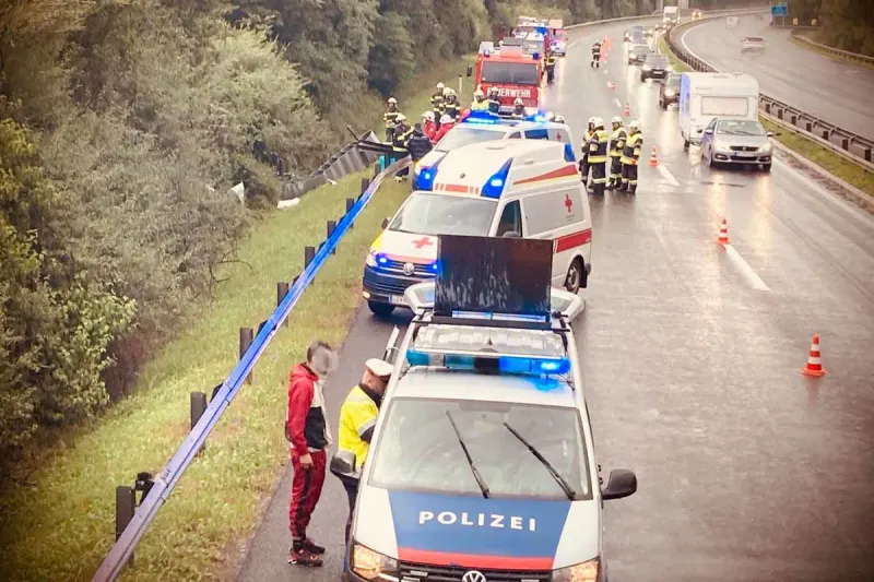 Unfall auf der A9 in Traboch - PKW landete nach einem Überschlag im Straßengraben