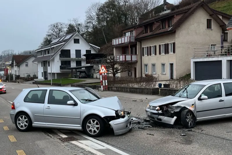 Oberbuchsiten SO – Frontalkollision zwischen zwei Autos