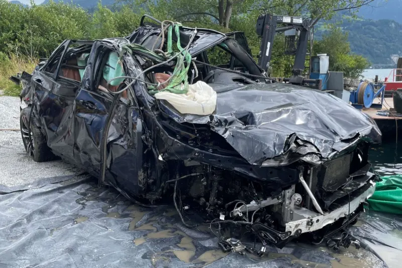 182 Meter Sturz mit dem Auto in den Vierwaldstättersee - Lenker war ein 63-Jähriger!