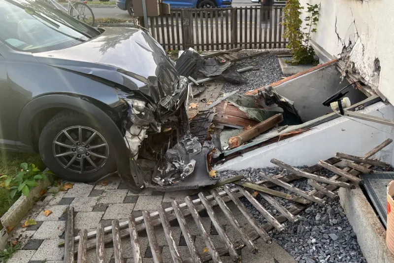 Frauenfeld TG - 35-jähriger Autofahrer fährt in Hausmauer