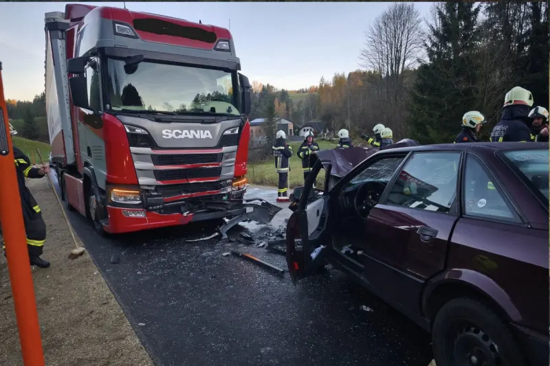 St. Georgen am Walde OÖ – Junglenker bei Unfall mit LKW verletzt