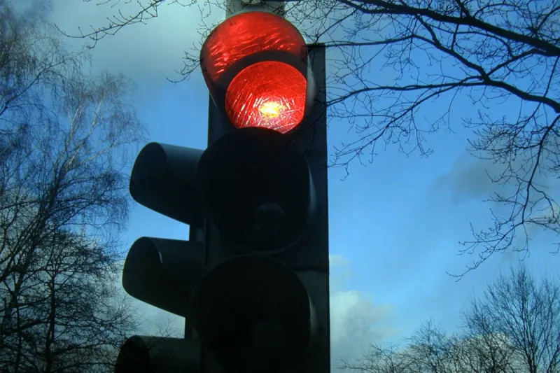 Langenfeld NW – Zwei Verletzte bei Unfall nach Rotlichtverstoß