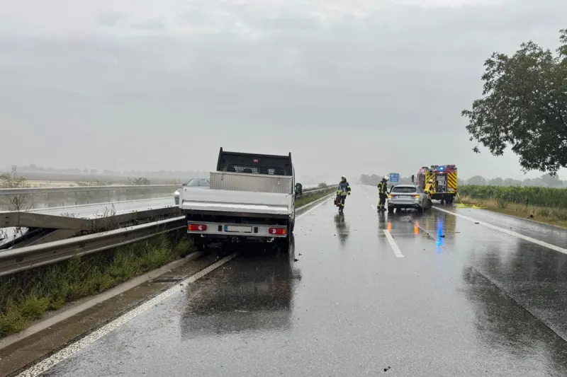 A65 Haßloch RP – Unfall von zwei Fahrzeugen durch Aquaplaning