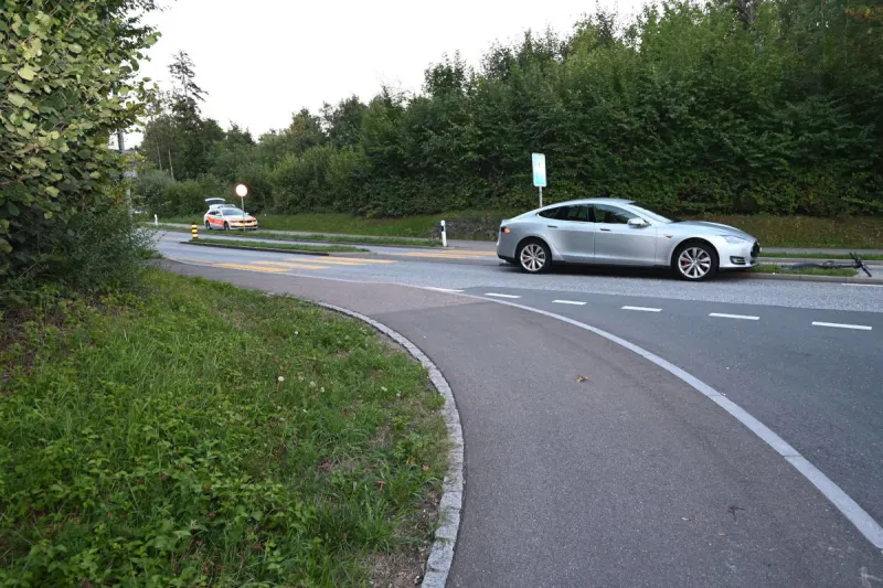 Rapperswil-Jona SG – Zusammenprall zwischen Auto und E-Scooter