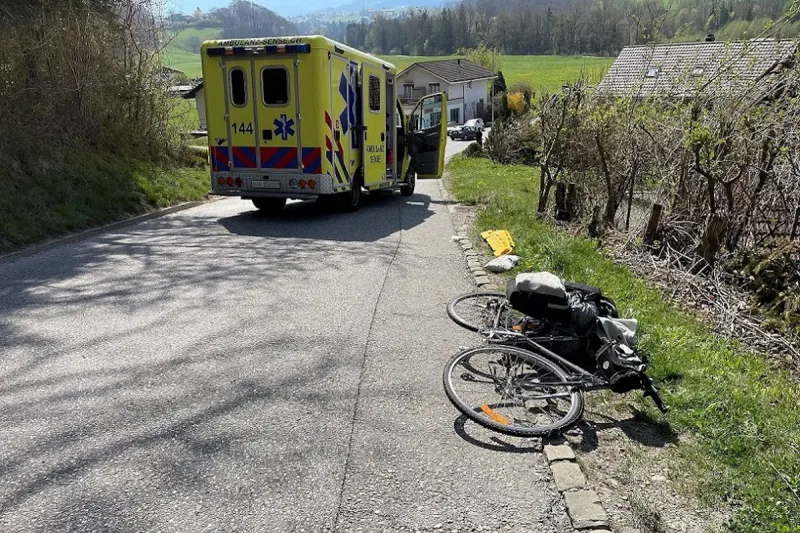 Tentlingen FR – Radfahrerin verletzt sich schwer