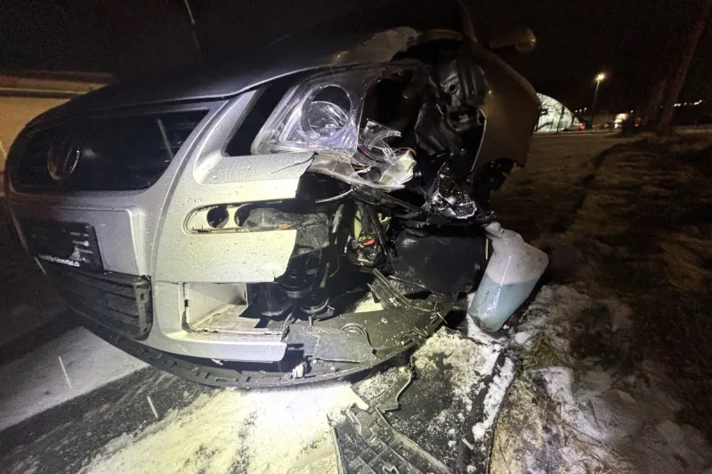 Spreitenbach AG – Junglenker prallt gegen Lichtmast auf Parkplatz