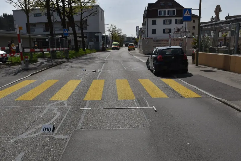 Effretikon ZH - 77-jährige Fussgängerin bei Verkehrsunfall schwer verletzt