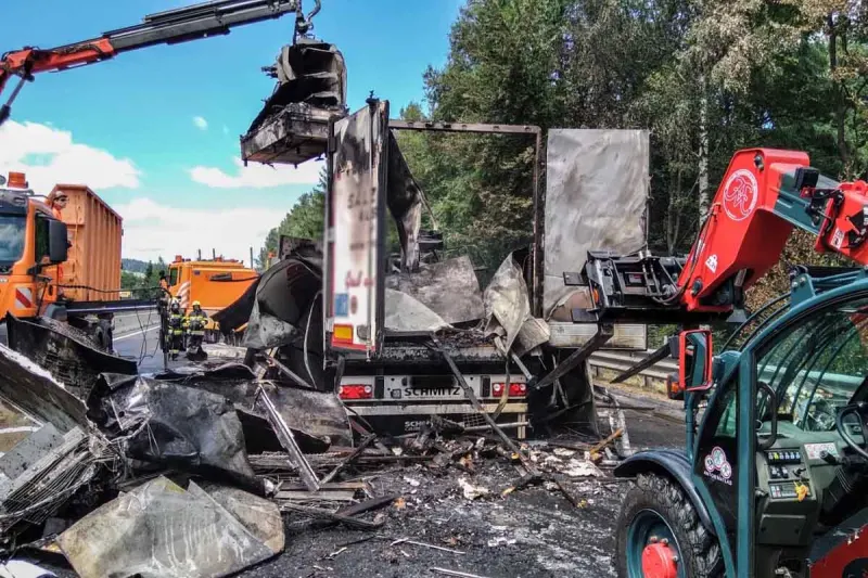 Mooskirchen - Schwerer Unfall zwischen zwei LKW auf der Autobahn