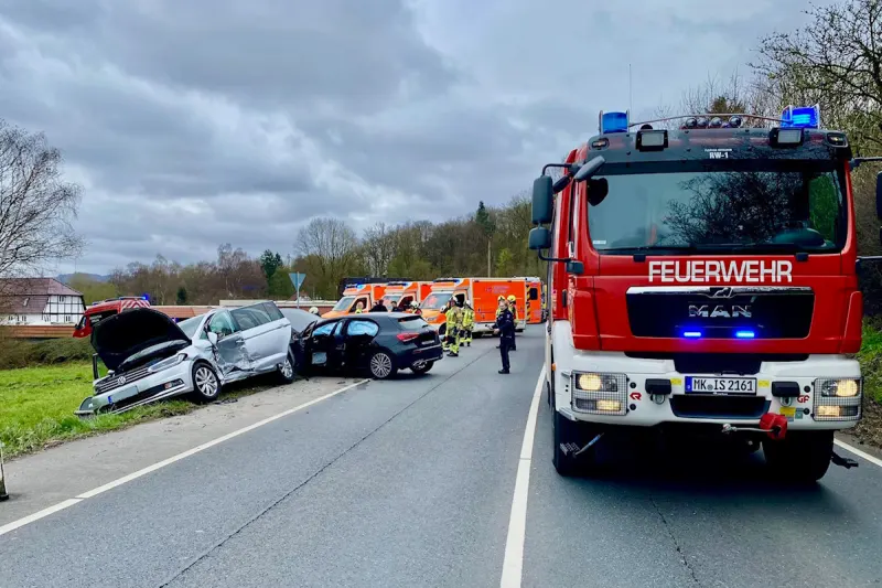Iserlohn – Zwei Verletzte nach Unfall mit zwei Fahrzeugen