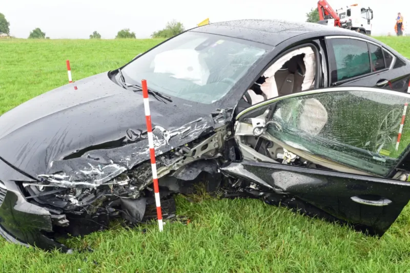 Sempach LU - Kontrolle über Auto verloren und Unfall verursacht