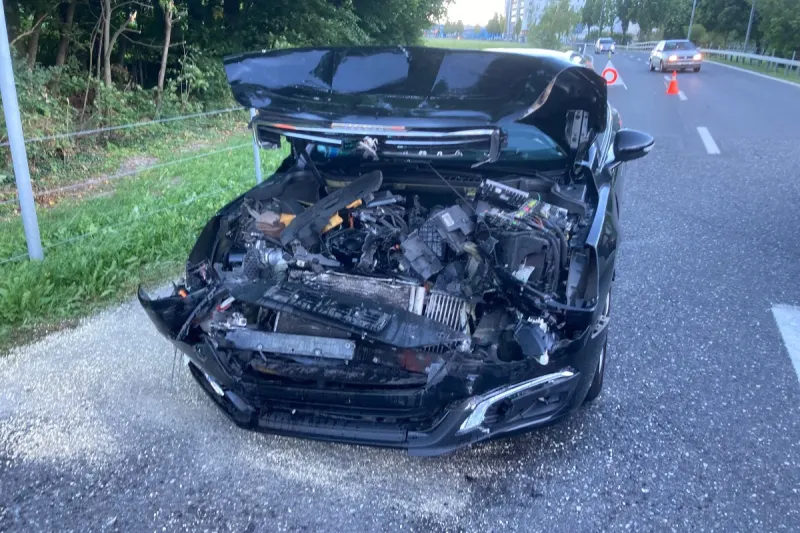 Verkehrsunfall in Bilten GL - 18-Jährige übersieht anderes Fahrzeug - Totalschaden an beiden Fahrzeugen!