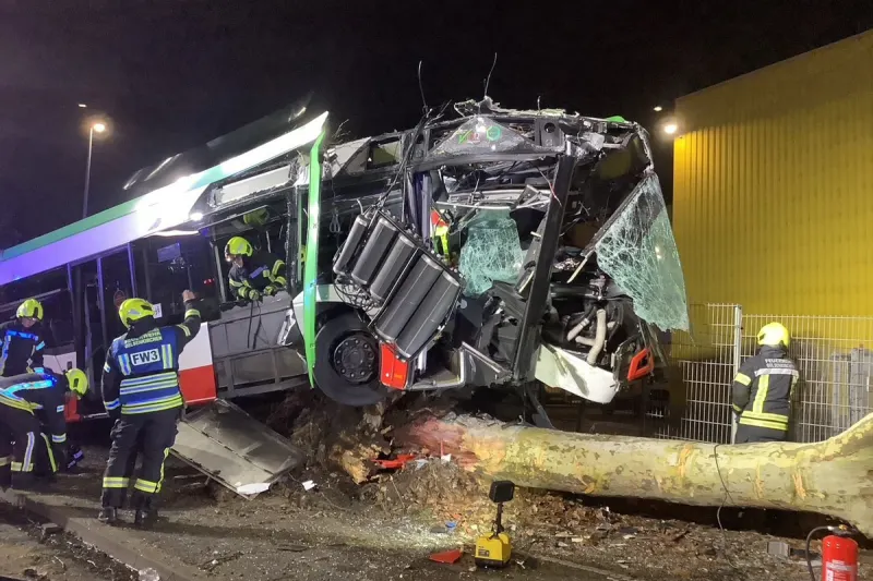 Gelsenkirchen – Busfahrer und Fahrgast nach Unfall schwer verletzt