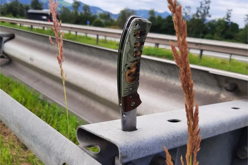Kiefersfelden - Barfuß und bewaffnet auf der Autobahn unterwegs 