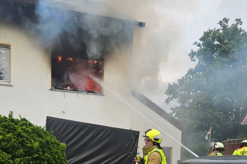 Menden NW – Zimmerbrand in Mehrfamilienhaus
