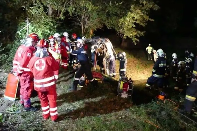 Hofstatt am Anzbach - Auto landete in Hochwasser Rückhaltebecken
