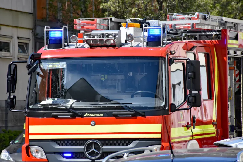 Dresden – Frau bei Pkw-Brand verletzt