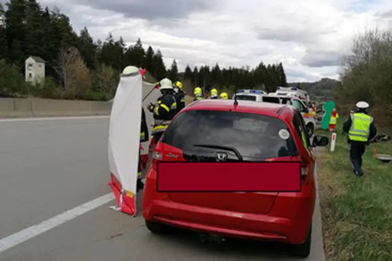 Wernberg - Mann  von Sattelzug erfasst und getötet