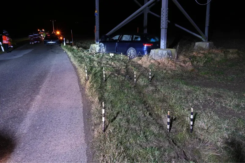 Agasul ZH – Bei Unfall gegen Starkstrommasten geprallt