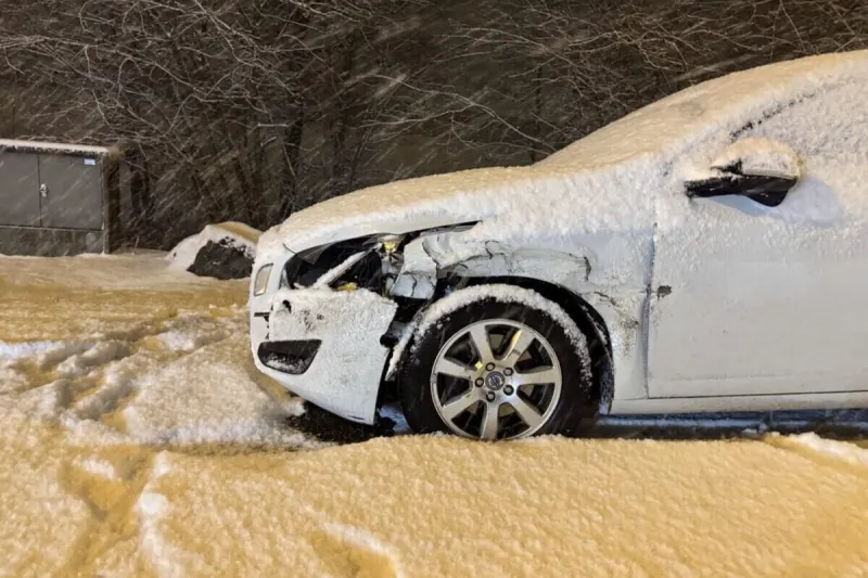 St.Gallen – Stark beschleunigt - Unfall auf schneebedeckter Strasse 