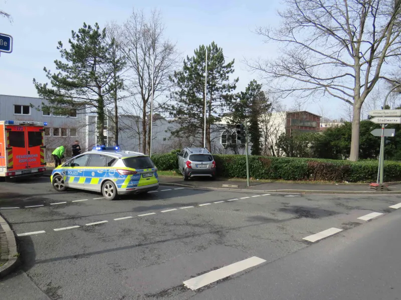 Iserlohn – Unter Drogen stehender 24-Jähriger flüchtet nach Verkehrsunfall und entwendet Krankentransportwagen