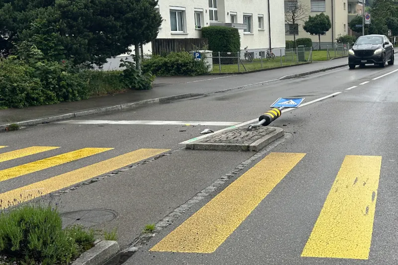 Unfall in Rickenbach bei Wil TG – Autolenkerin kollidiert mit Verkehrsschild