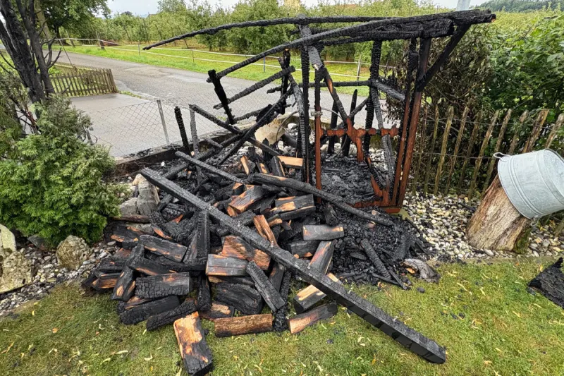 Steinebrunn TG – Holzunterstand bei Brand zerstört