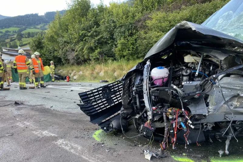Piesendorf - Mehrere Kinder bei Frontalcrash zwischen Kleinbus und PKW verletzt