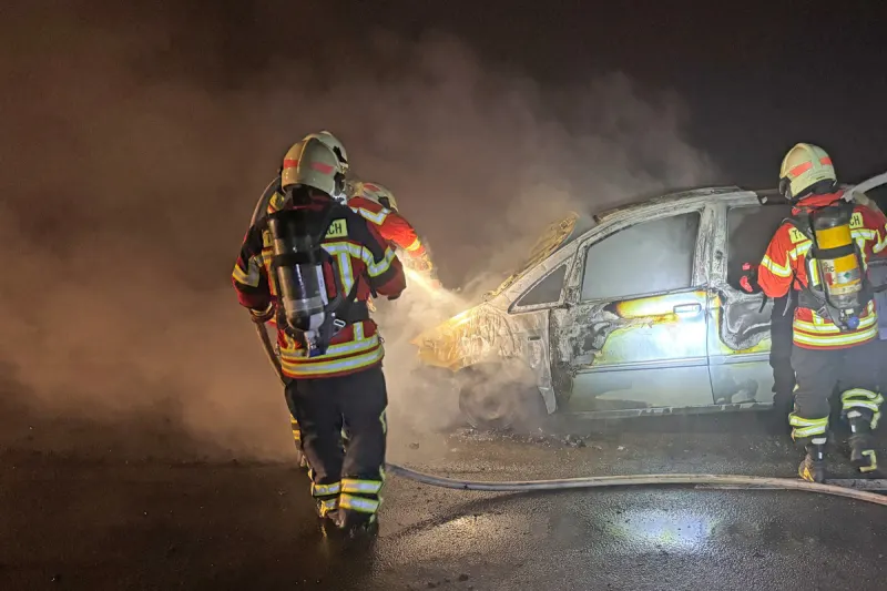 Hüttwilen TG –  Auto gerät während der Fahrt in Brand