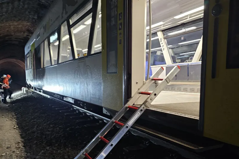 Calw – Regionalzug kollidiert mit Felsblock